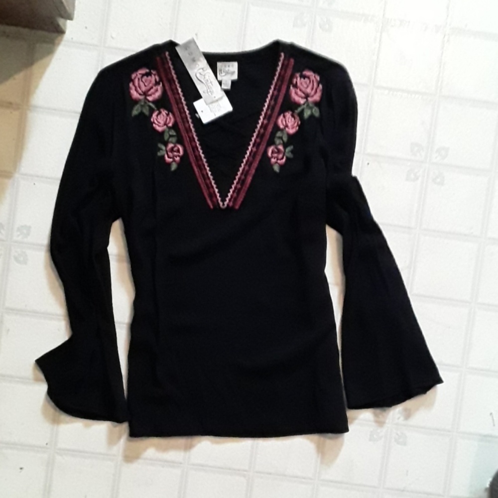 New with tags beautiful embroidered top